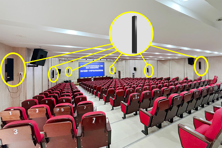在報告廳講臺、中間、后排位置兩側(cè)各配置1臺清聽聲學(xué)教學(xué)擴音器