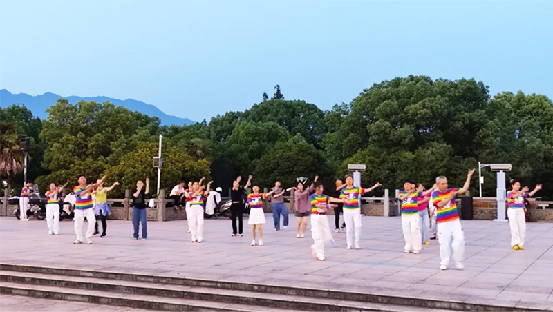 智能廣場舞設備，跳舞不擾民！