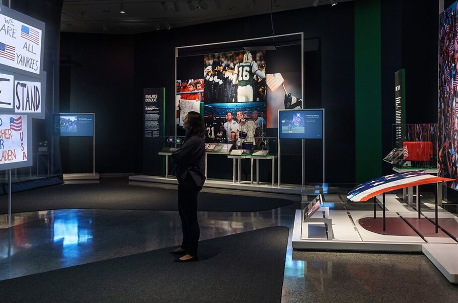 布朗創(chuàng)新公司在國家9/11紀(jì)念和博物館展示了采用定向音箱